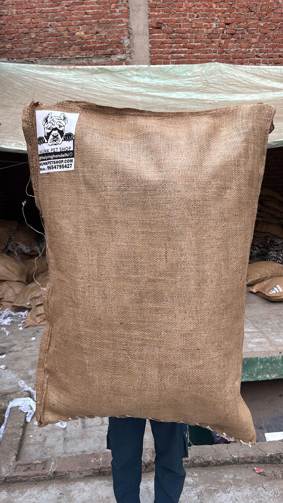 HUNK PET SHOP WATERPROOF BORIBED FOR STRAY DOGS , VERY WARM AND COMFORTABLE FOR STRAYS ,AFFORDABLE ,AND STANDARD SIZE - Image 7